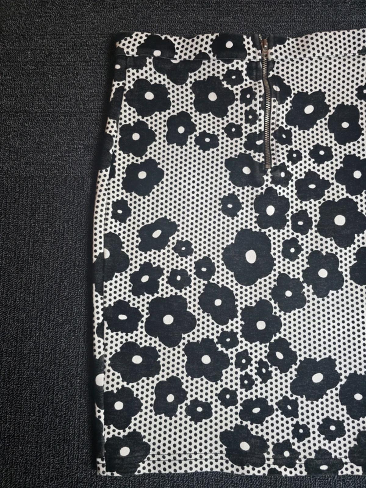 Topshop Mini Skirt Black White Size 8 Bodycon Velvet Floral Party Casual