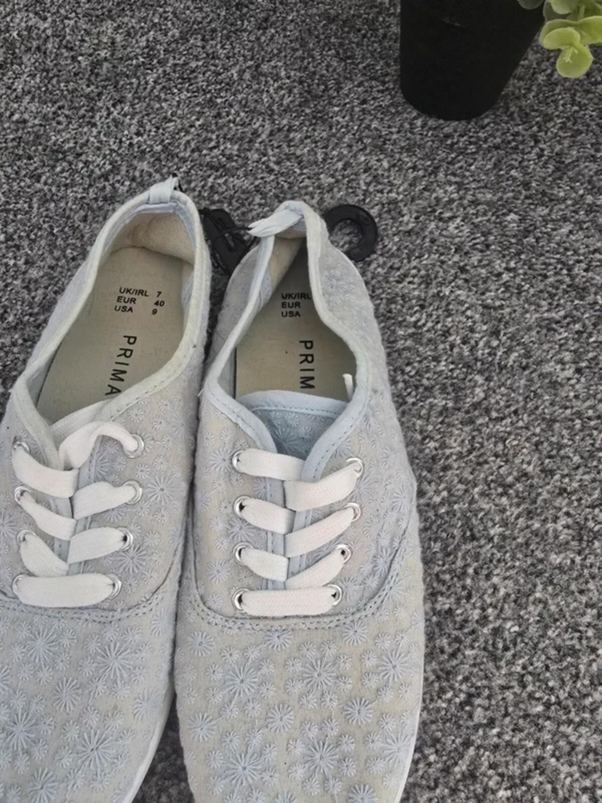 Primark Light Blue & Beige Embroidered Floral Plimsolls Pumps Size 7