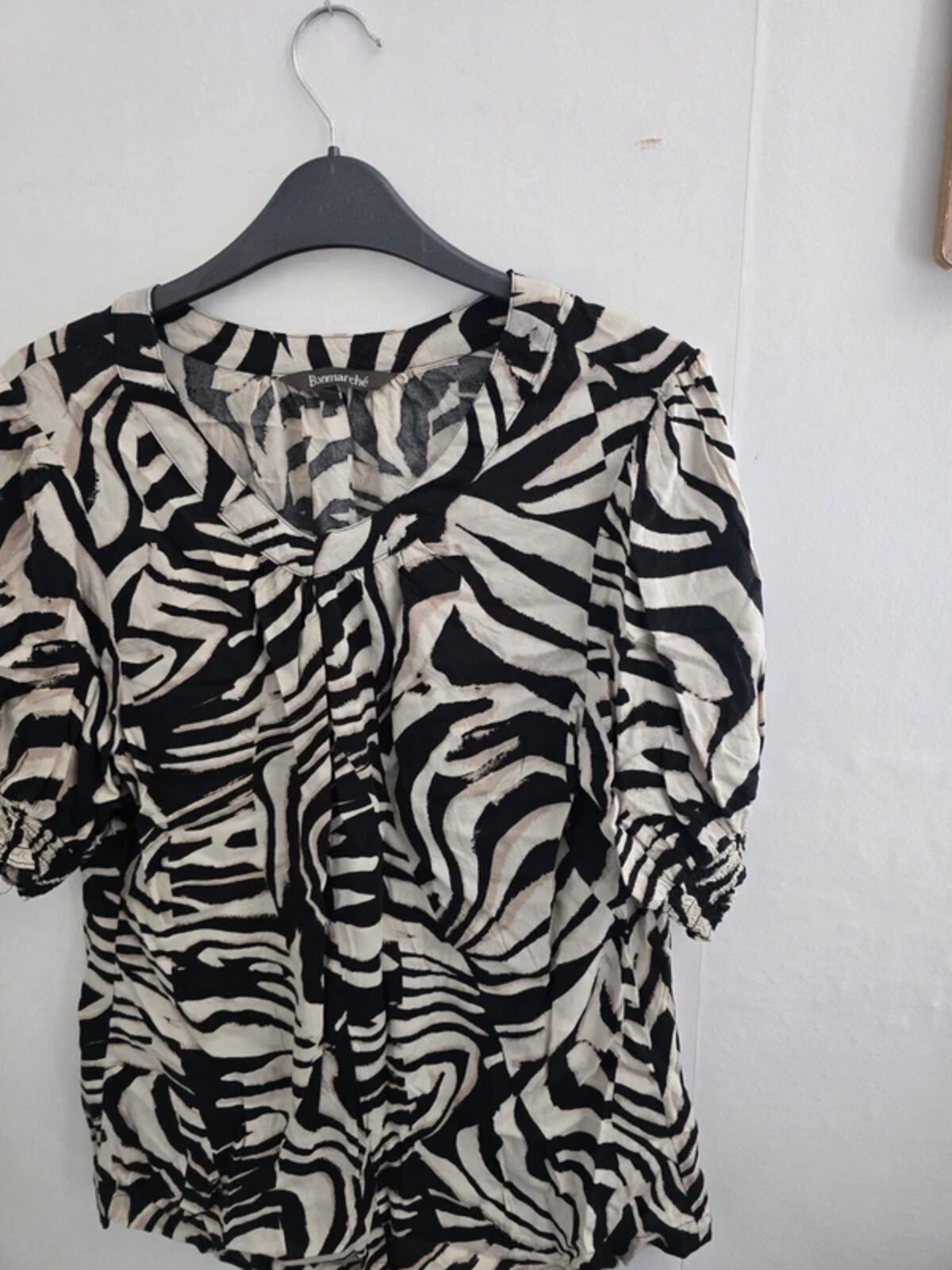 Bonmarché Cream & Black Patterned V-Neck Top Size 14