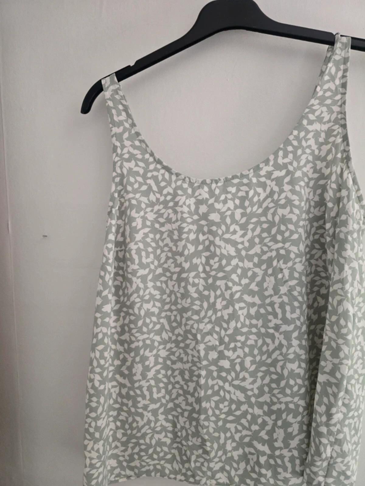 Primark Light Green & White Leaf Print Vest Top Size 14 NWT