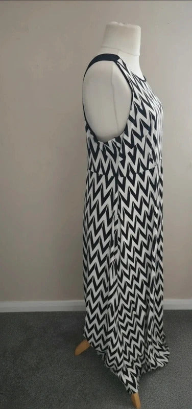Simply Be White & Black Zigzag Maxi Dress Sleeveless Bodycon Stretch Size 16