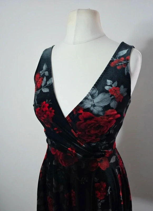 New Look Black & Red Floral Velvet Mini Skater Dress V Neck Size 8