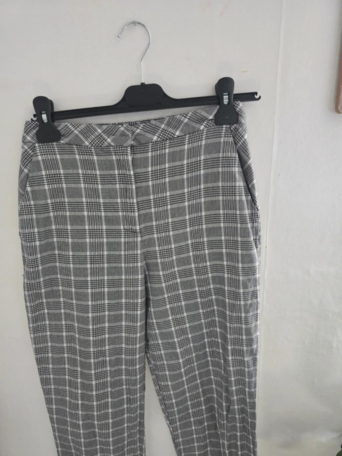 Topshop Grey and White Checked High Waisted Cropped Trousers Size 8