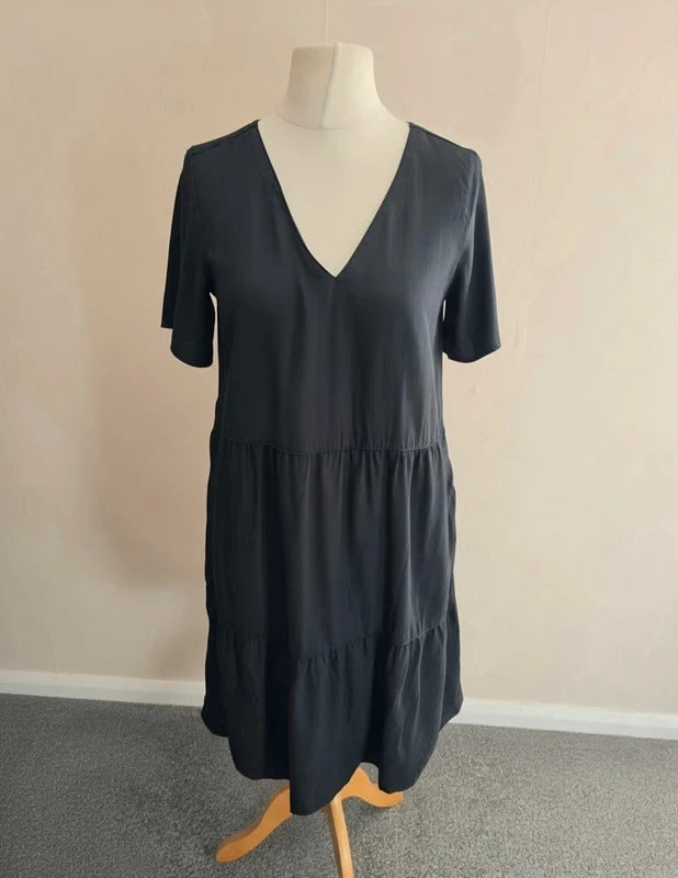 Esmara Black Tiered V-Neck Knee-Length Dress Size 10