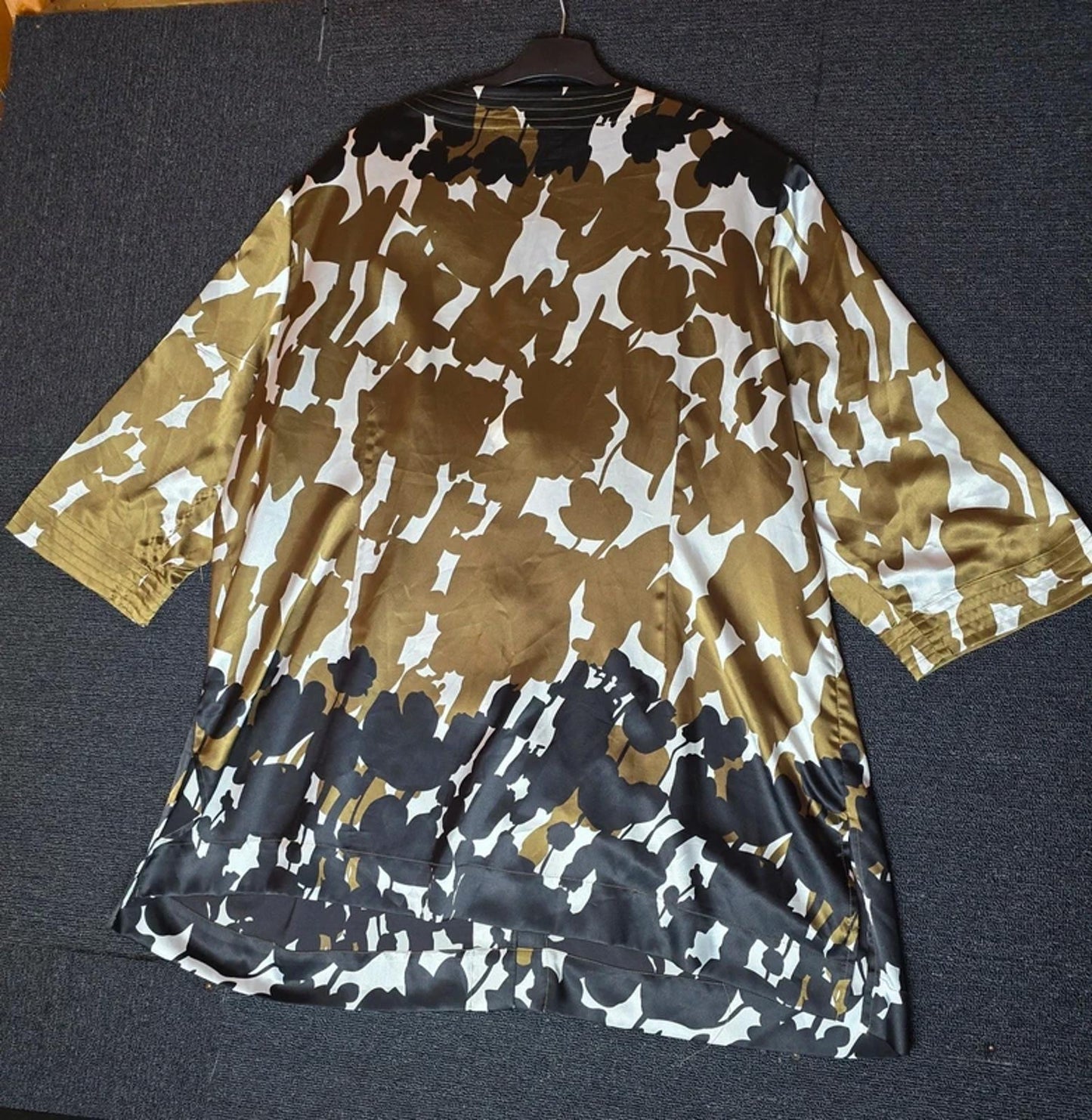 Elvi Tunic Top Khaki Black & White Size 26 Floral Button Up Spring