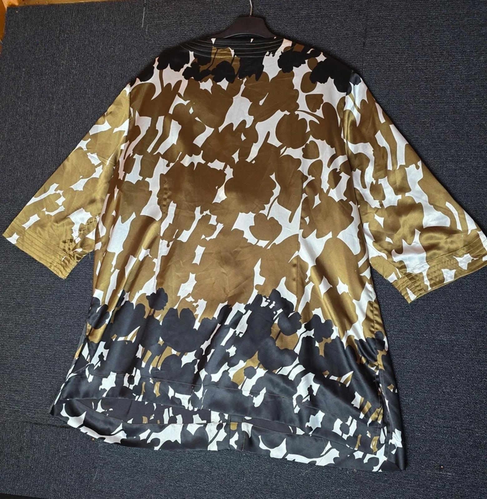 Elvi Tunic Top Khaki Black & White Size 26 Floral Button Up Spring