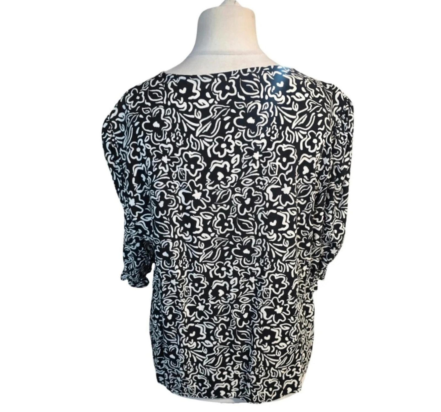 New Look black & white floral top size 16
