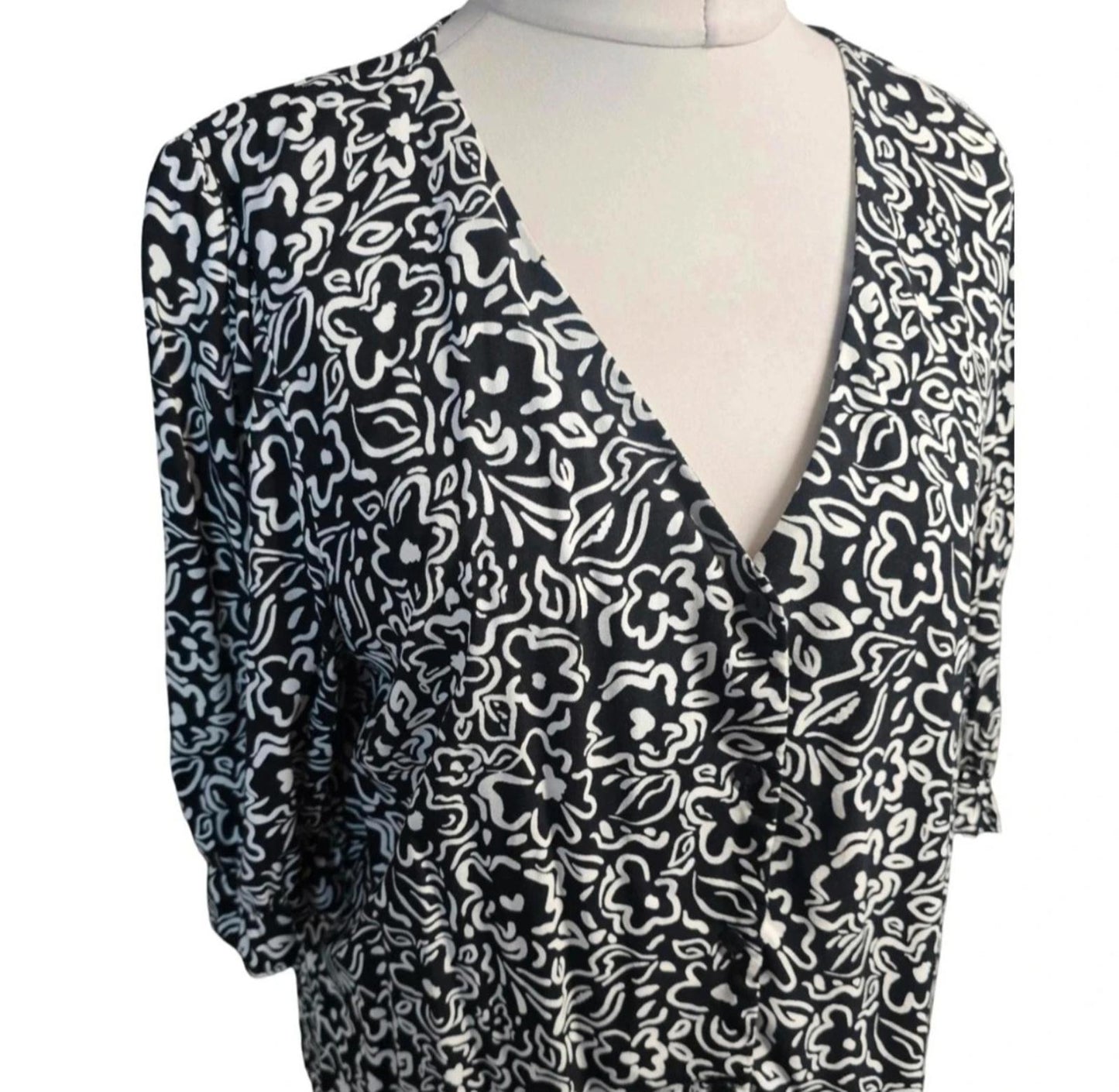 New Look black & white floral top size 16
