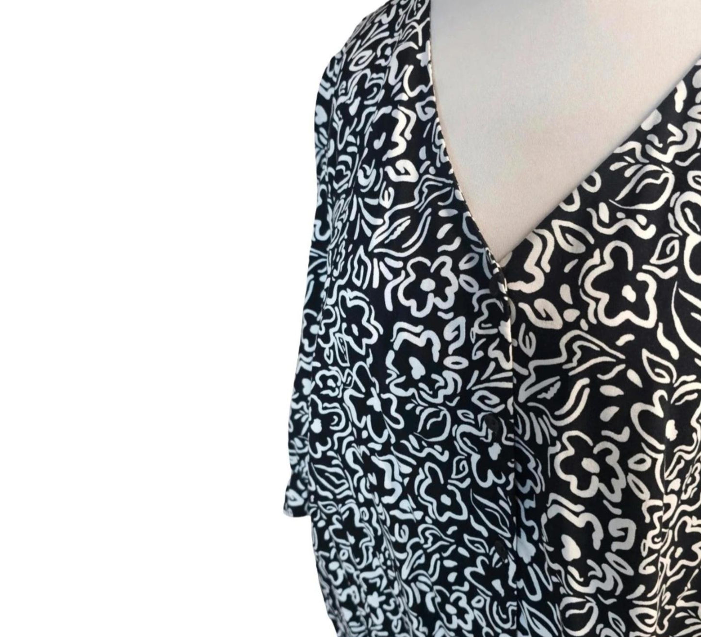 New Look black & white floral top size 16