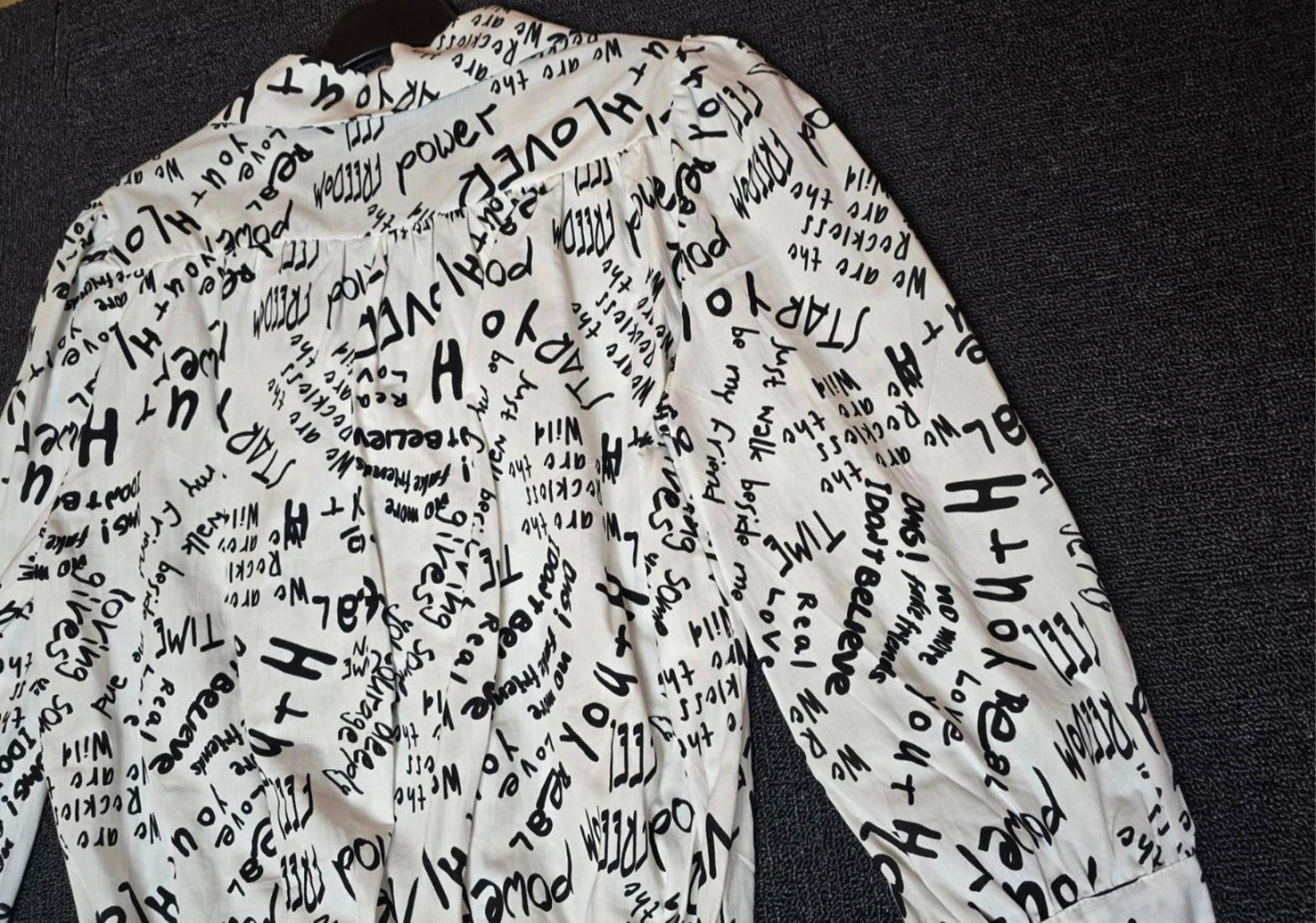 Yare by CSM print black & white crop shirt Nwt size 8/10