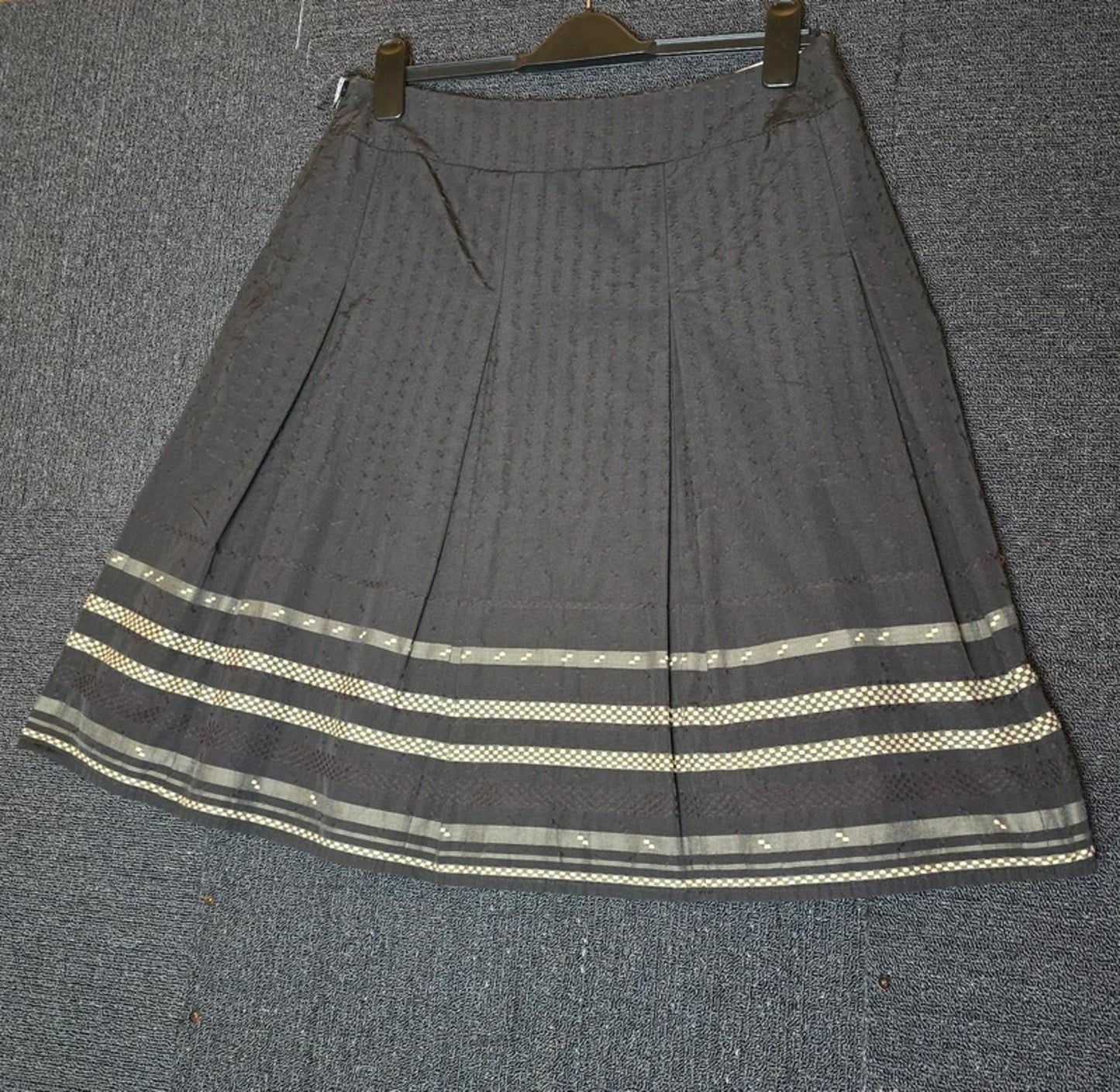Planet black & beige flared midi length skirt size 12