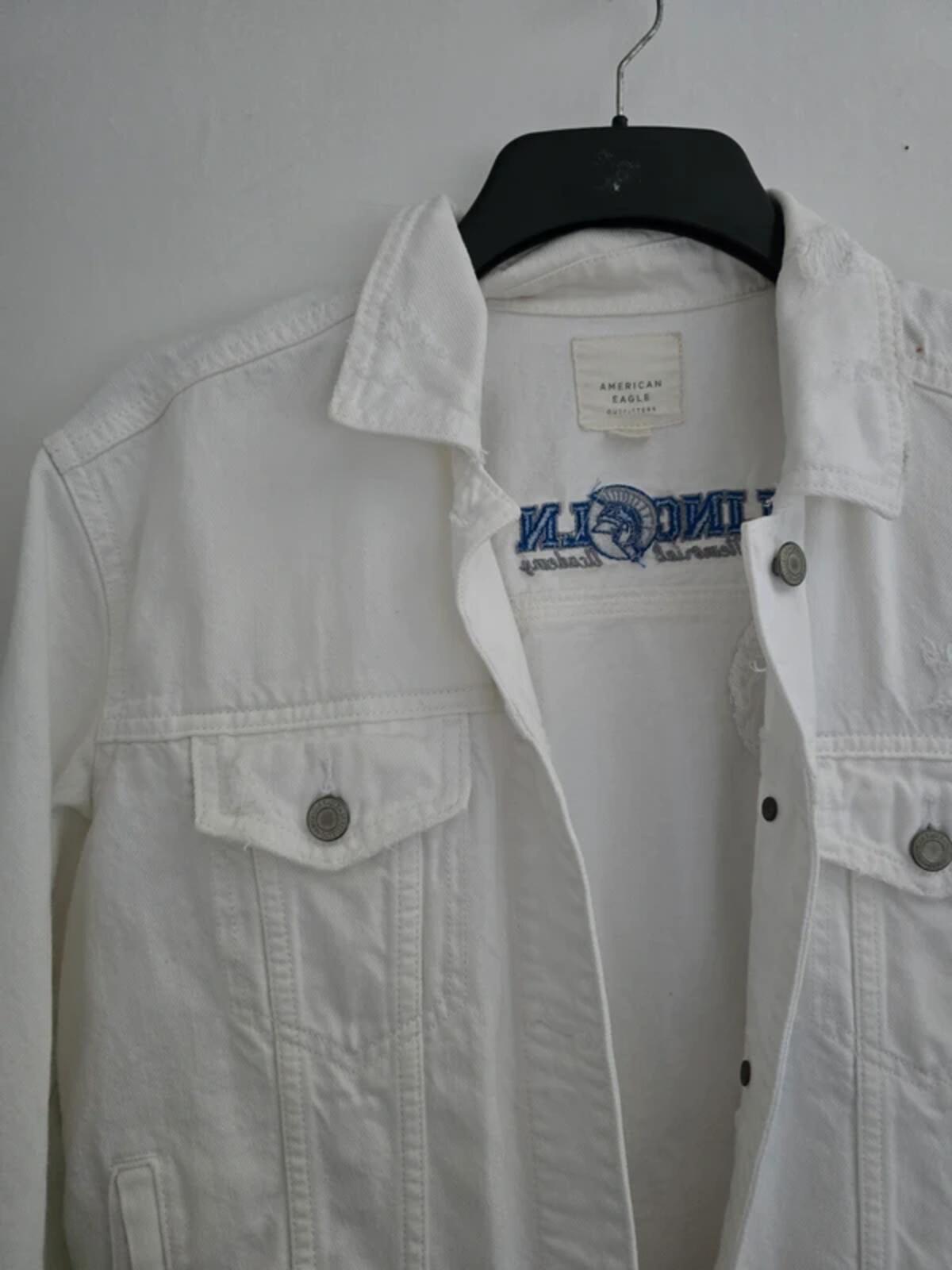American Eagle White Distressed Denim  Jacket M Size 10-12