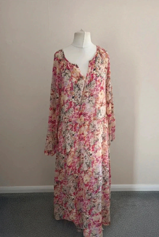 Ariston Collection Pink & Cream Floral Chiffon Maxi Dress Size 20
Ariston Collection Pink & Cream Floral Chiffon Maxi Dress Size 20