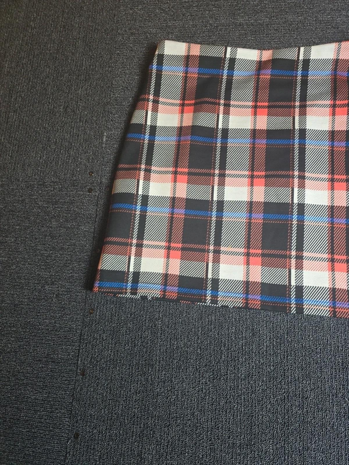 M&S Checked Mini Skirt Black Red Grey Size 10 Stretch Bodycon Everyday Wear