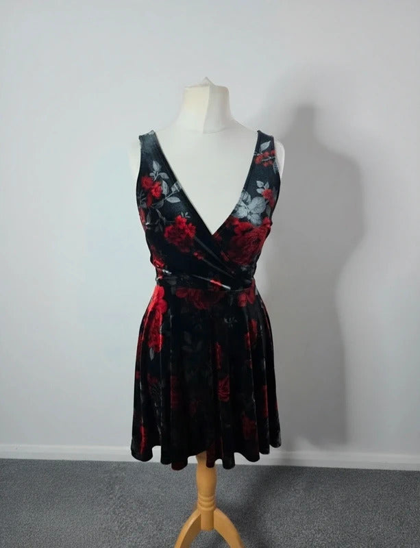 New Look Black & Red Floral Velvet Mini Skater Dress V Neck Size 8