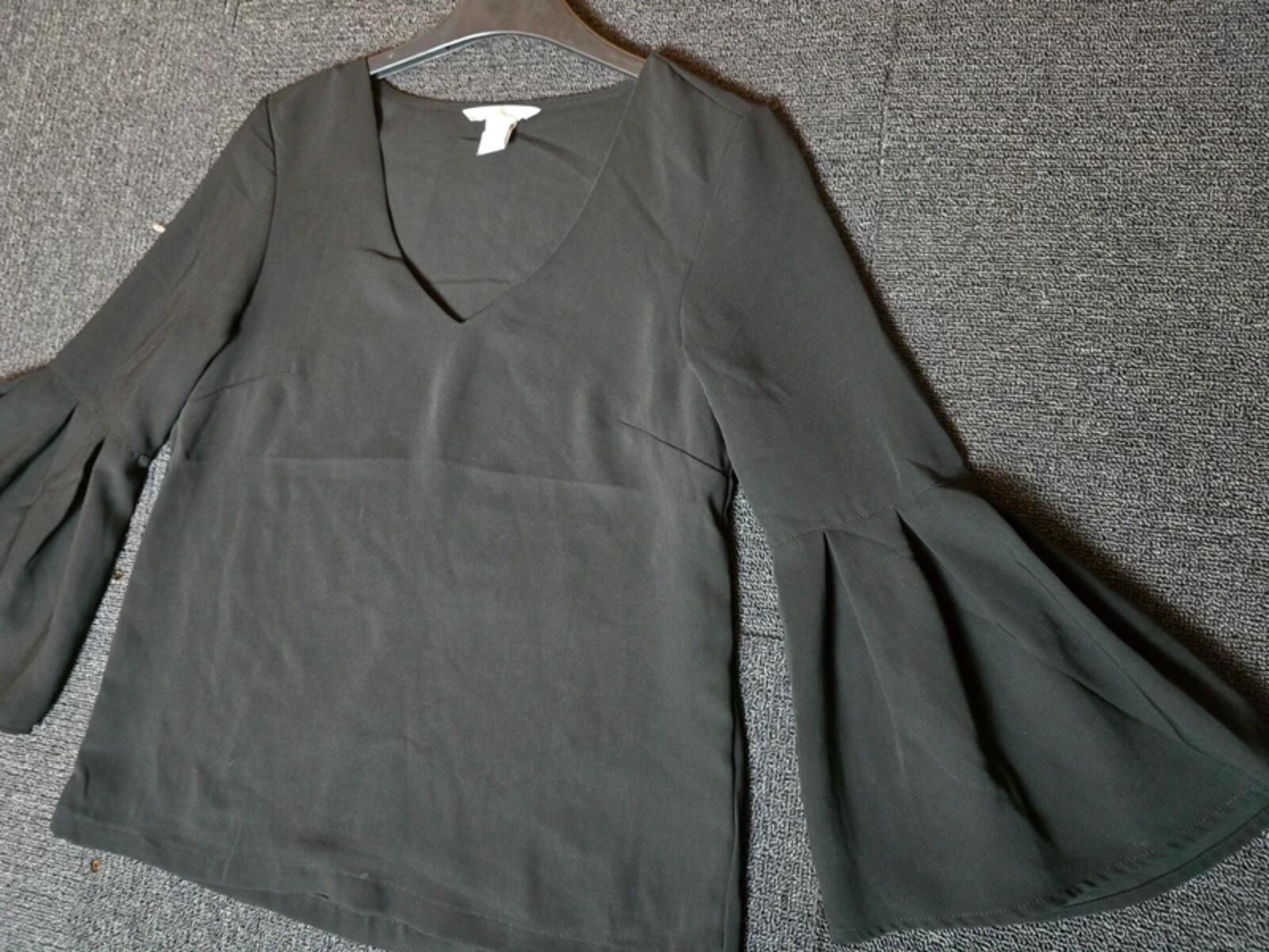 H&M black V-Neck Top Flared Sleeves Size 4-6