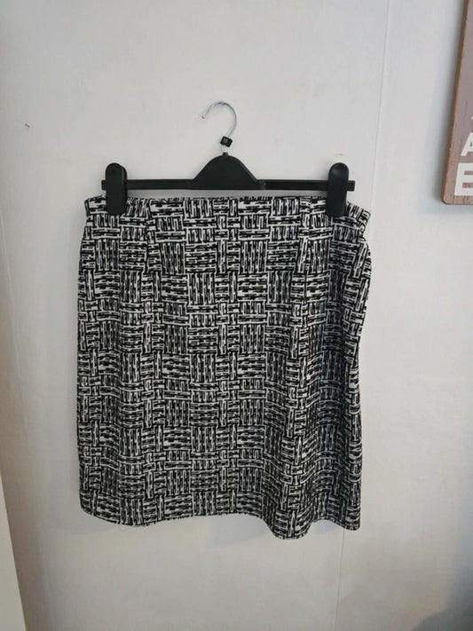 Marks & Spencer Monochrome Patterned Skirt Size 14
