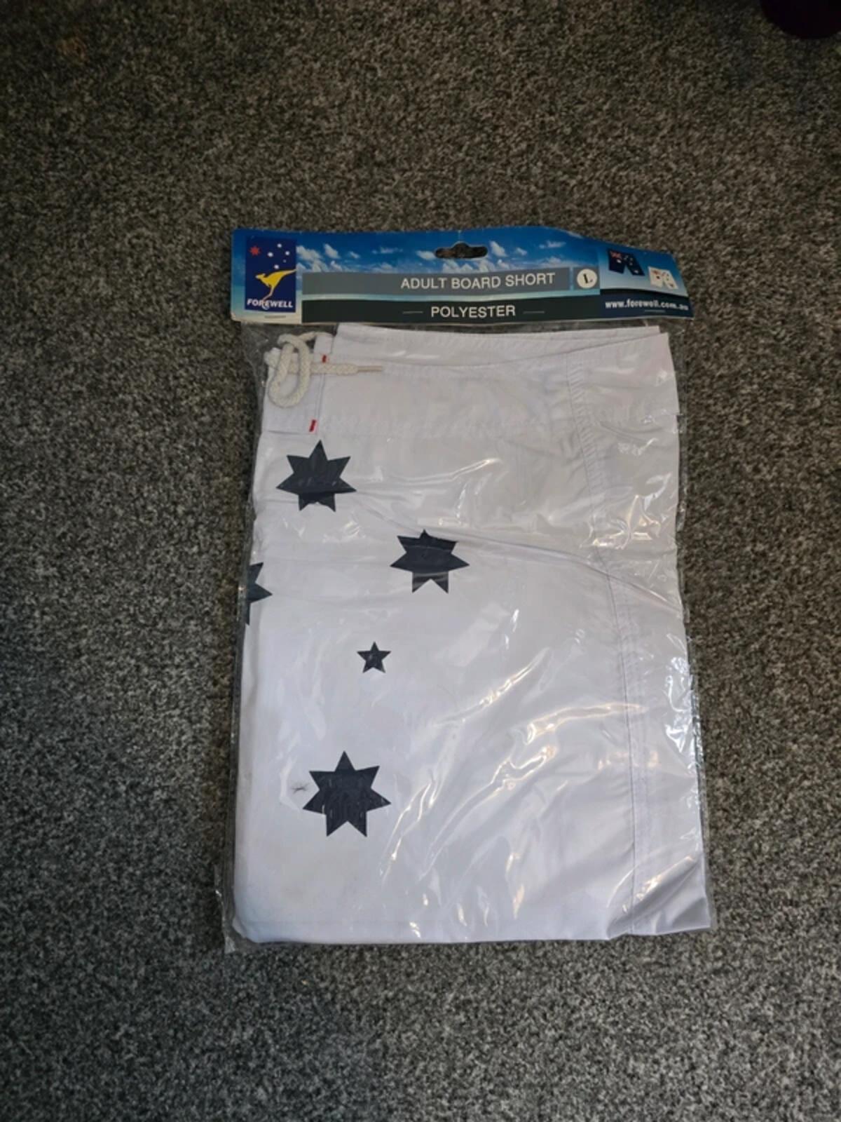 New In Packaging White Australia Flag & Kangaroo Board Shorts Size L
