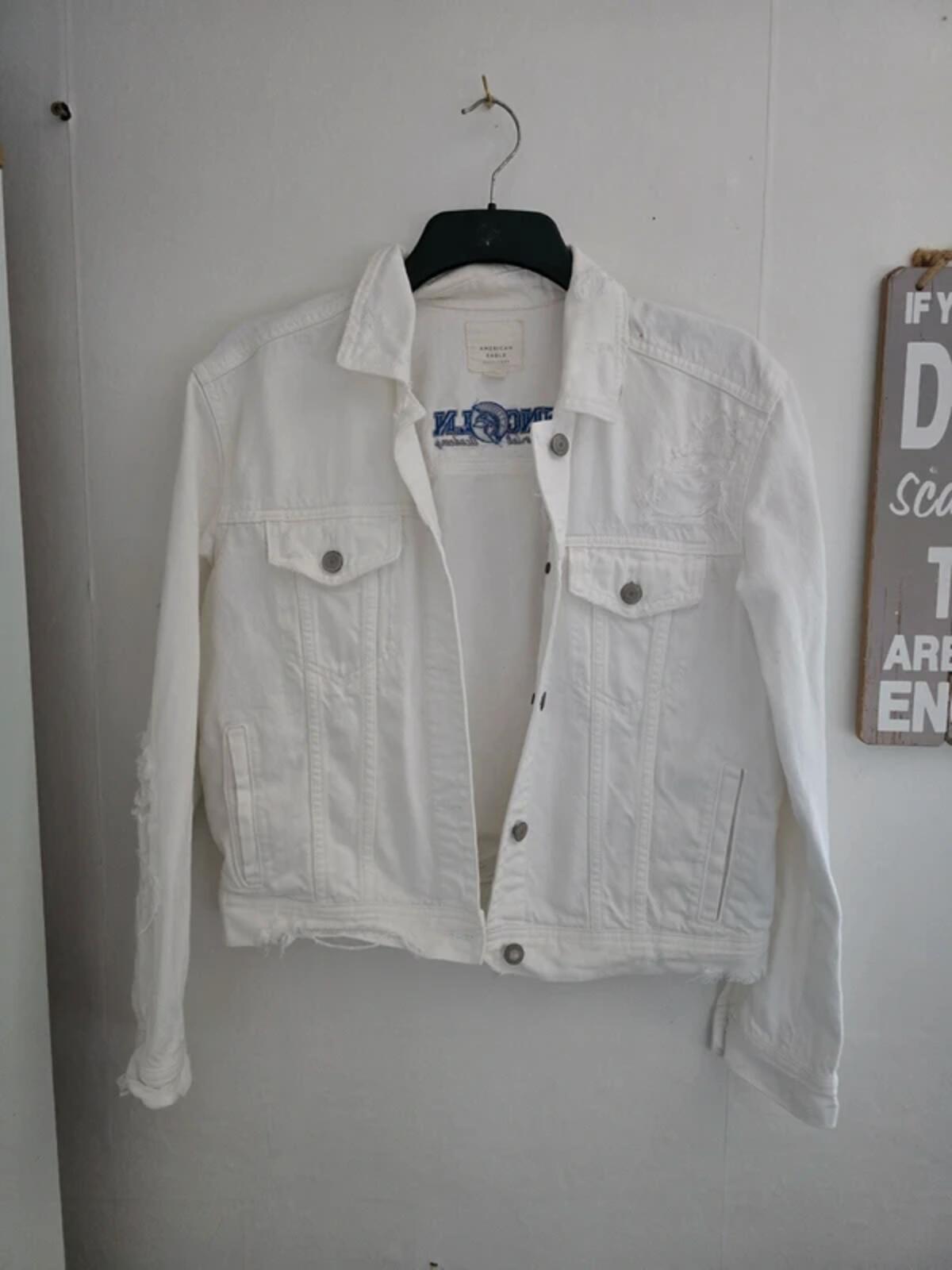 American Eagle White Distressed Denim  Jacket M Size 10-12
