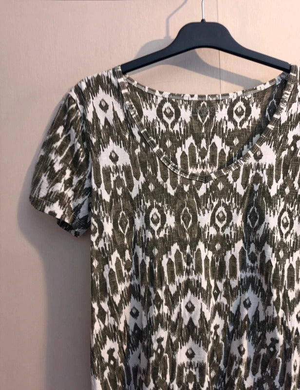 Nutmeg Khaki Green & White Patterned Relaxed Fit V-Neck T-Shirt Size 8