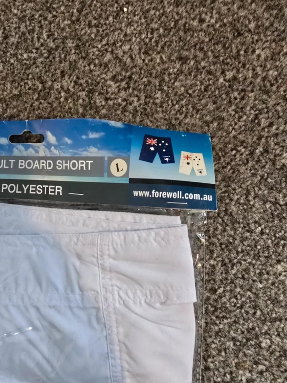 New In Packaging White Australia Flag & Kangaroo Board Shorts Size L