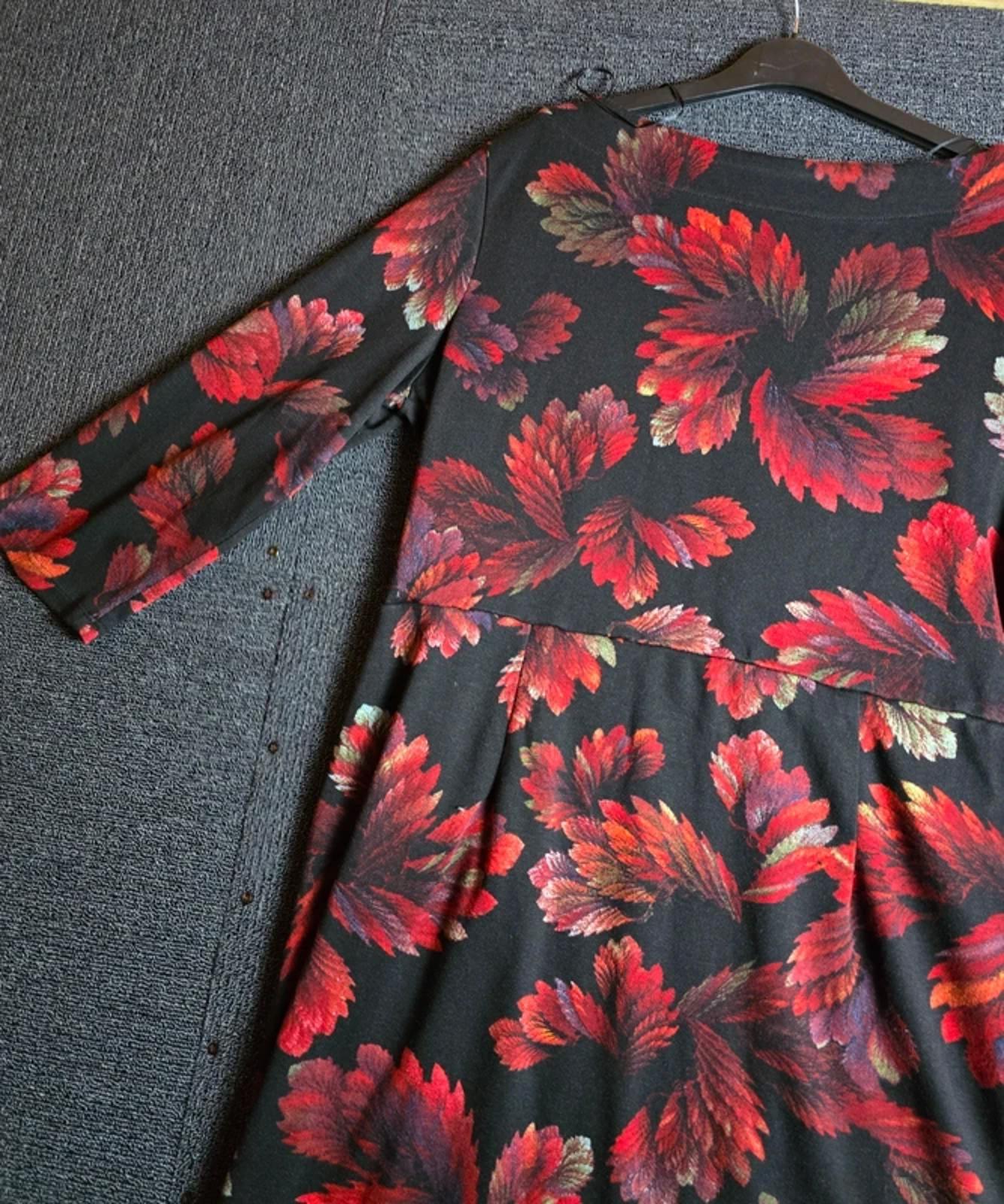 Roman Dress Red & Black Size 18 Floral Midi Pockets