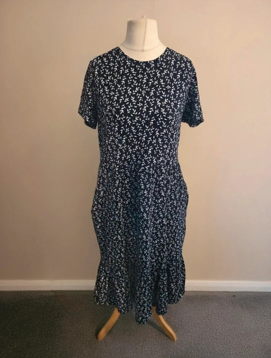 Barbour Navy & White Floral Short Sleeved Flared Midi Dress with Pockets Size 12