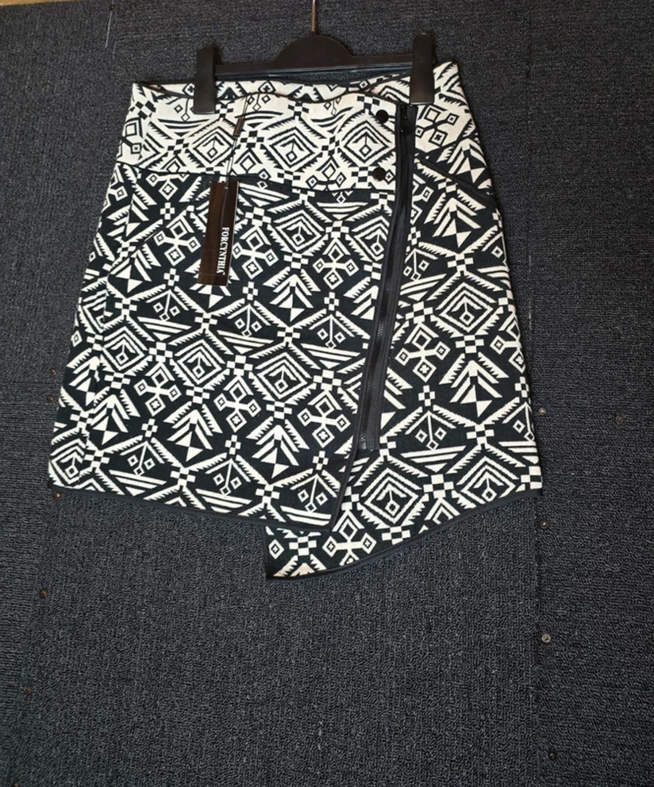 For Cynthia Cream & Black Wrap Mini Skirt – Aztec Print – Zip Front – NWT Size 8