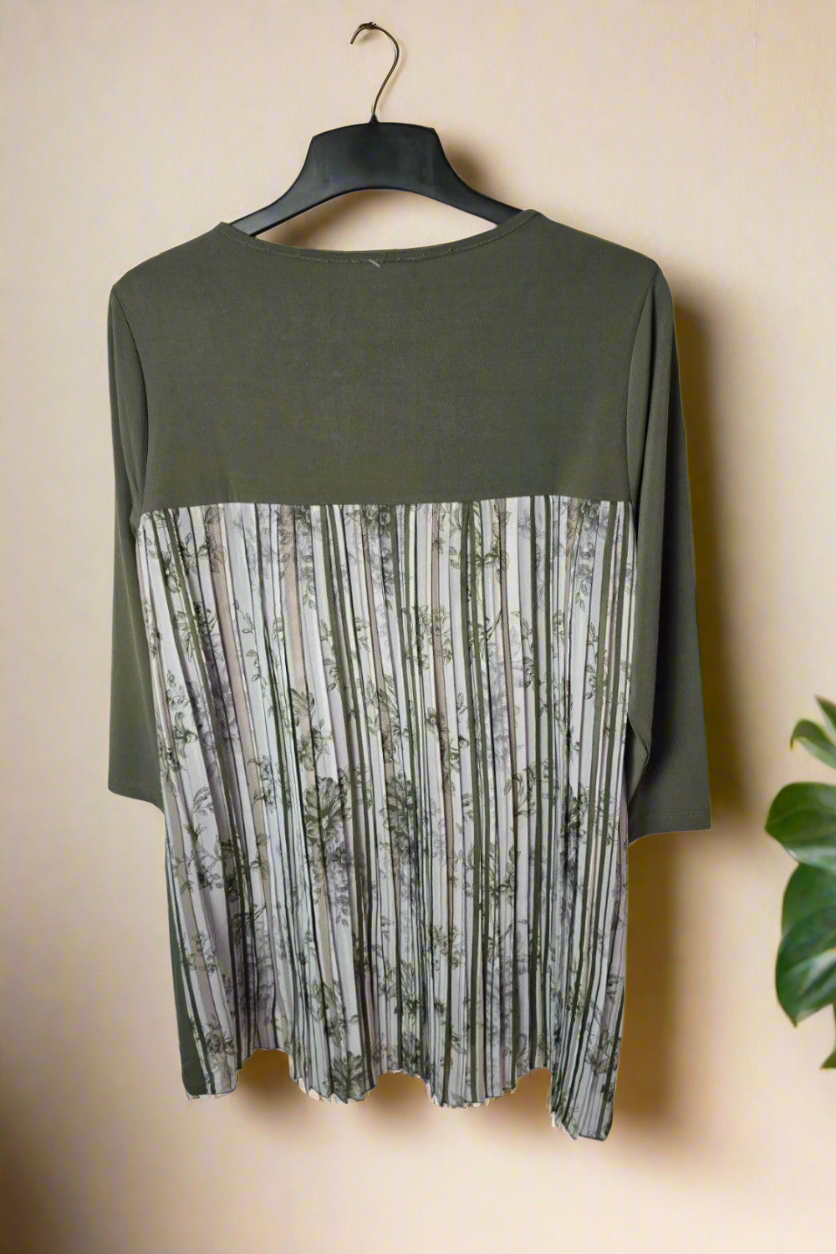 Attitudes by Reneé green & white long sleeved top size Small New