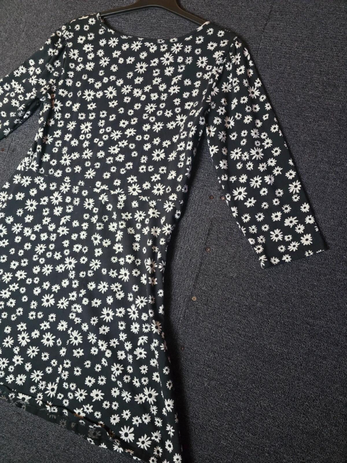 Red Herring black & white floral dress size 16