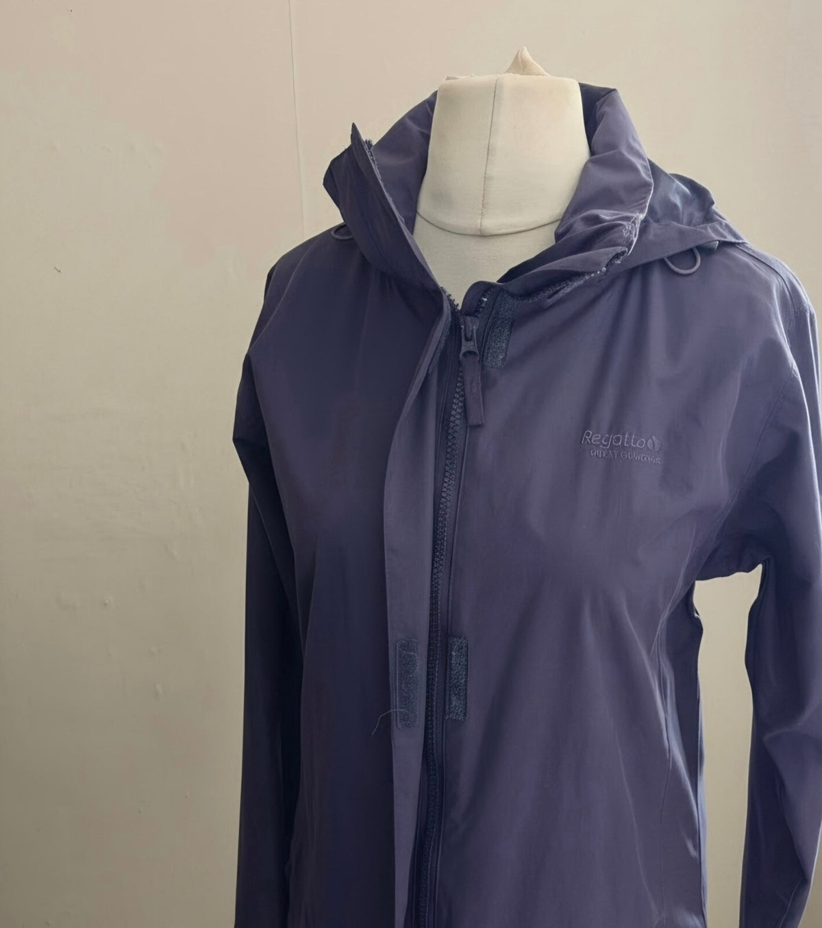 Regatta Hydrafort Dark Purple Hooded Waterproof Coat / Rain Jacket Size 10