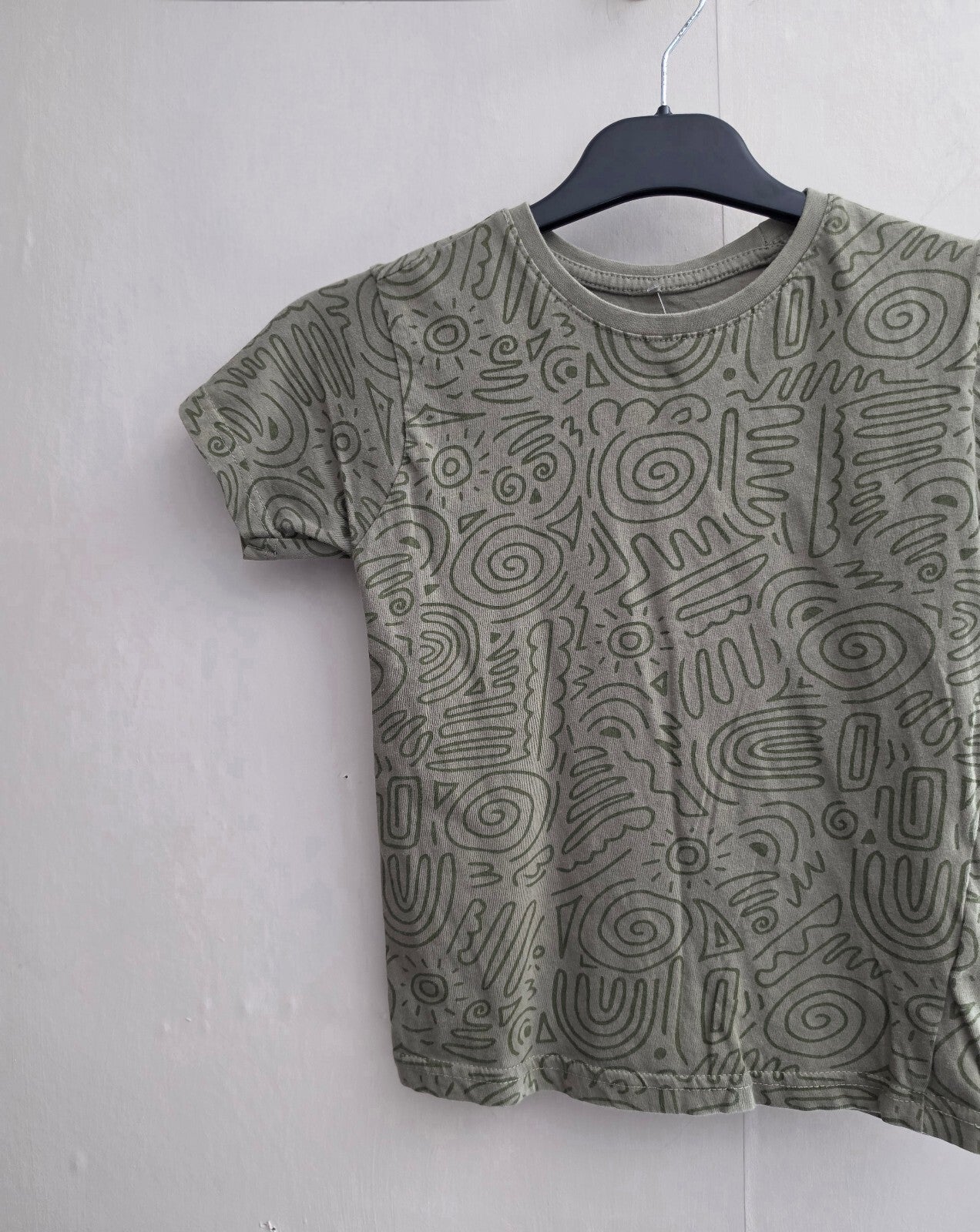 Primark Boys Khaki Green Abstract Swirl Print T-Shirt Age 5-6 Years
