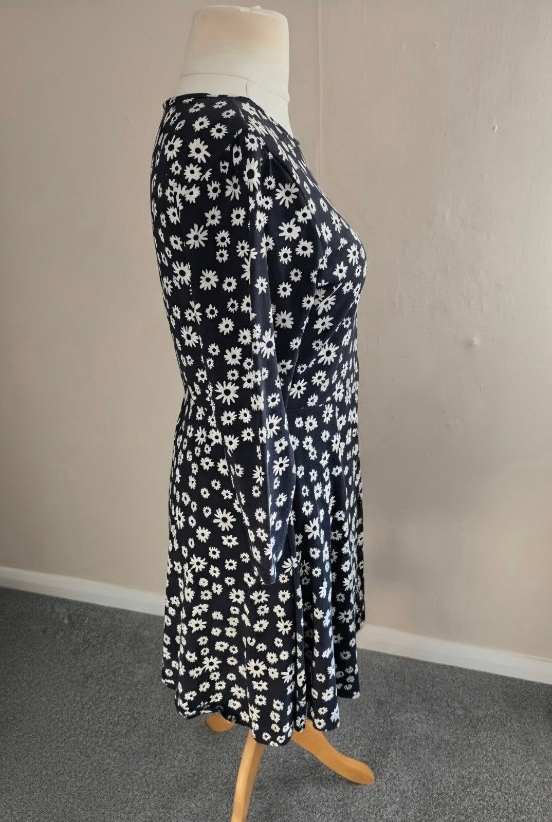 Red Herring Black & White Daisy Print Fit & Flare Skater Dress Size 16