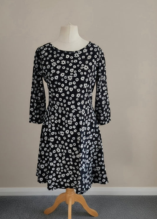Red Herring Black & White Daisy Print Fit & Flare Skater Dress Size 16