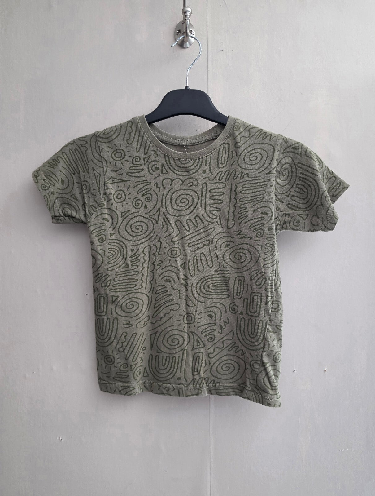 Primark Boys Khaki Green Abstract Swirl Print T-Shirt Age 5-6 Years