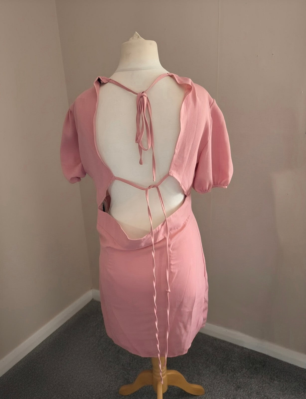 PrettyLittleThing NWT Dusky Pink Cut-Out Back Puff Sleeve Mini Dress Size 10