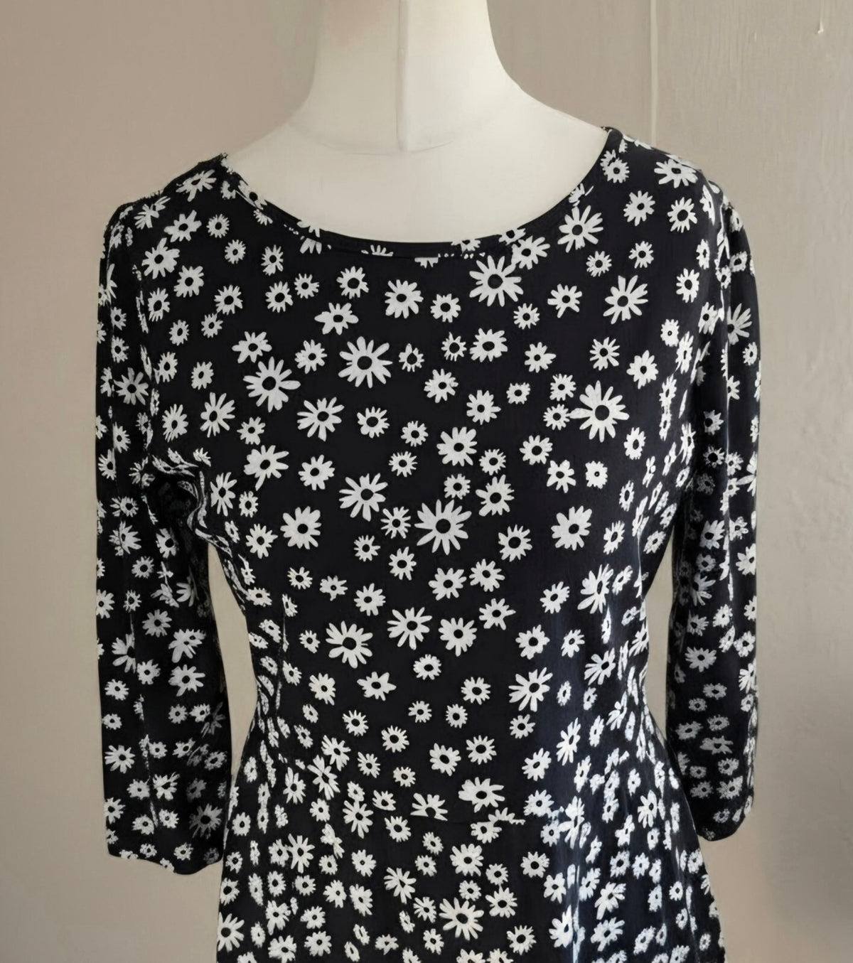 Red Herring Black & White Daisy Print Fit & Flare Skater Dress Size 16