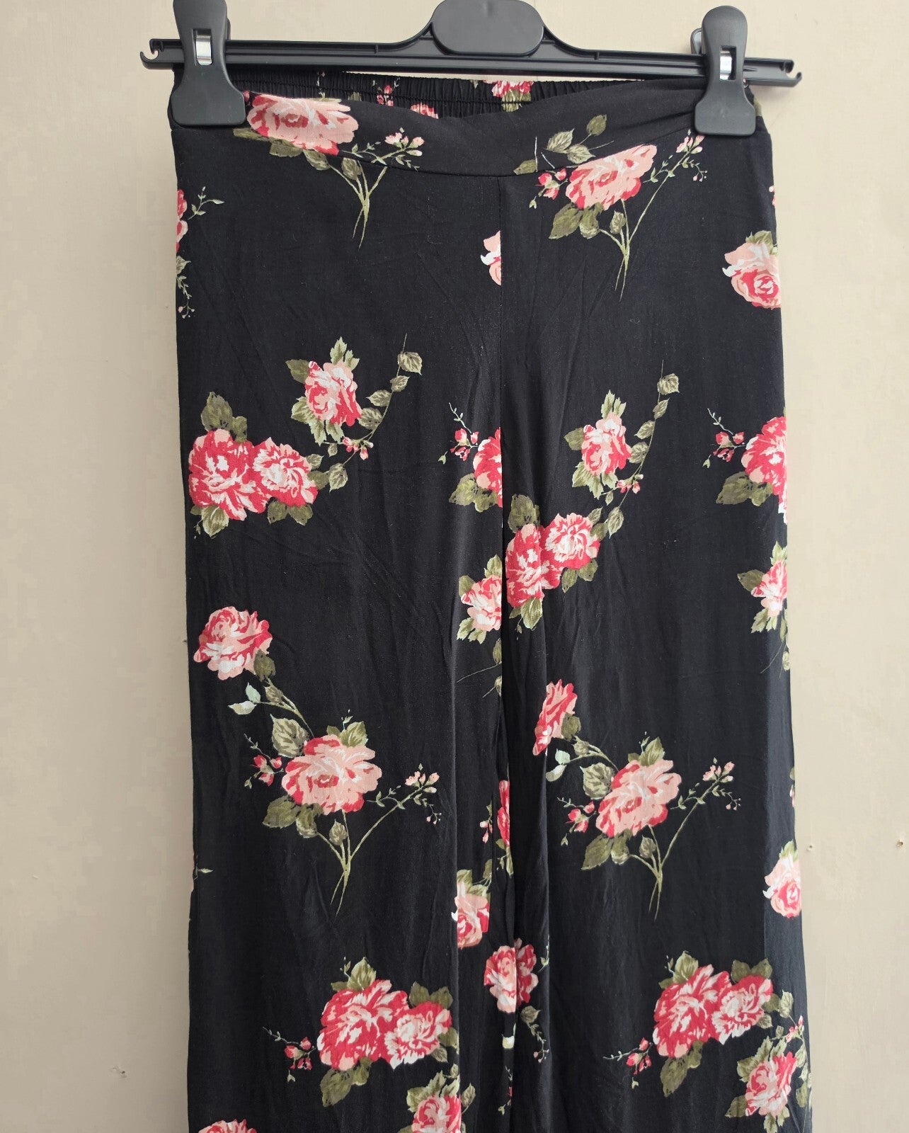 New Look Girls Black & Red Floral Lightweight Flared Trousers Size Age 9 Years