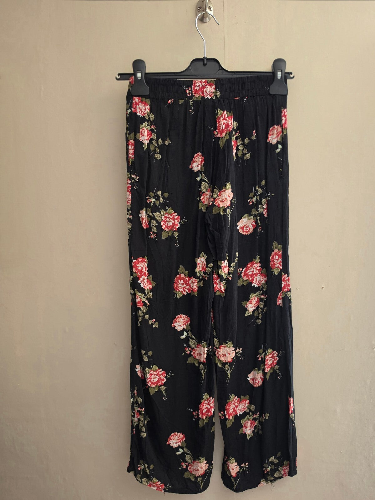 New Look Girls Black & Red Floral Lightweight Flared Trousers Size Age 9 Years