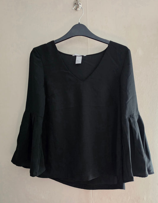 H&M black V-Neck Top Flared Sleeves Size 4-6