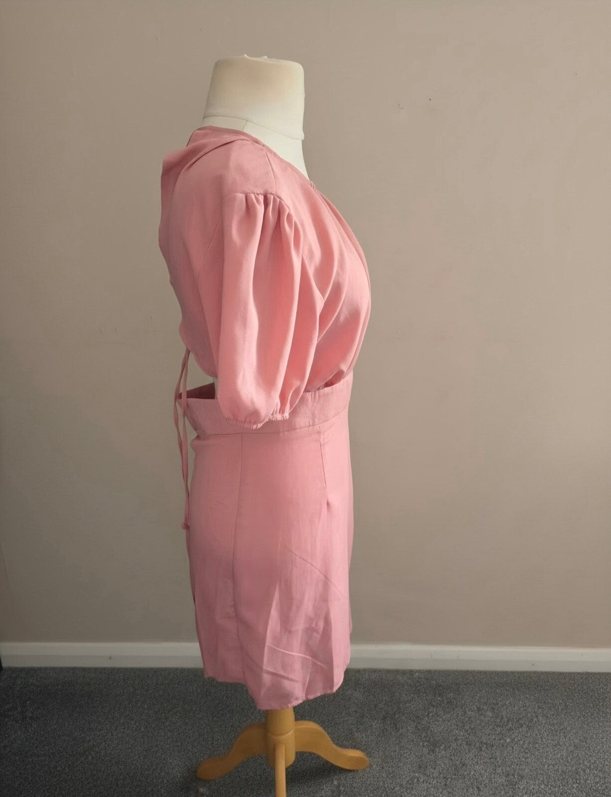 PrettyLittleThing NWT Dusky Pink Cut-Out Back Puff Sleeve Mini Dress Size 10