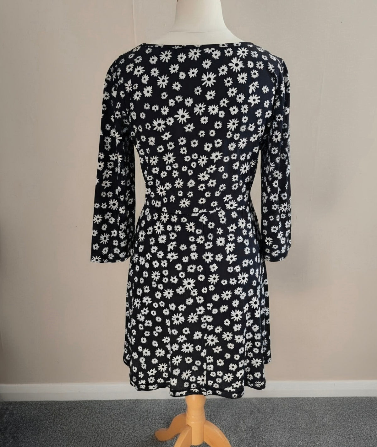 Red Herring Black & White Daisy Print Fit & Flare Skater Dress Size 16