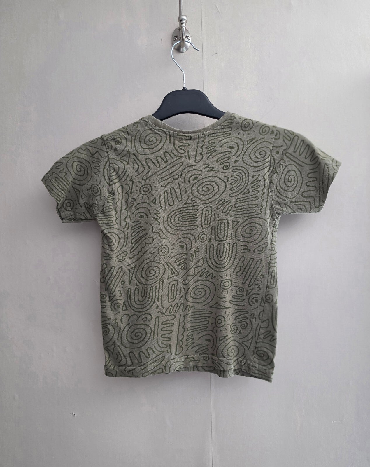 Primark Boys Khaki Green Abstract Swirl Print T-Shirt Age 5-6 Years