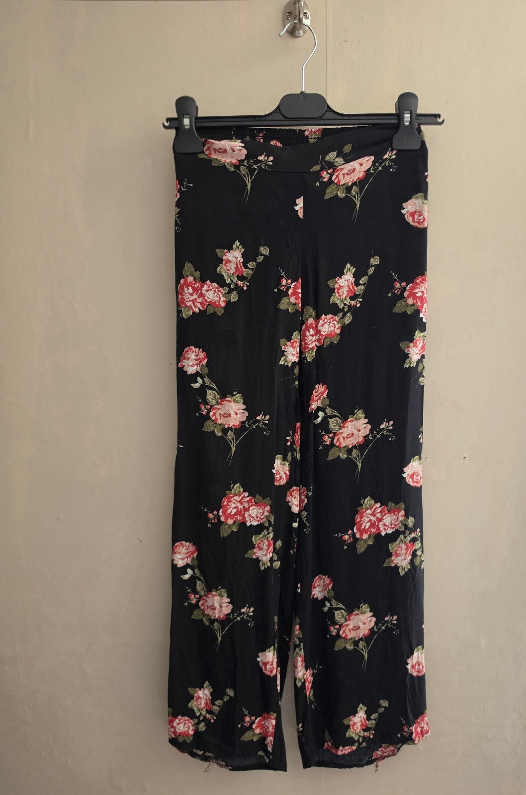 New Look Girls Black & Red Floral Lightweight Flared Trousers Size Age 9 Years
