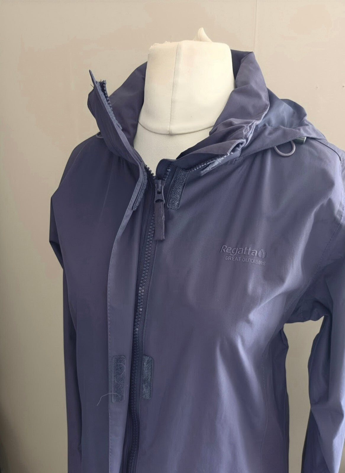 Regatta Hydrafort Dark Purple Hooded Waterproof Coat / Rain Jacket Size 10
