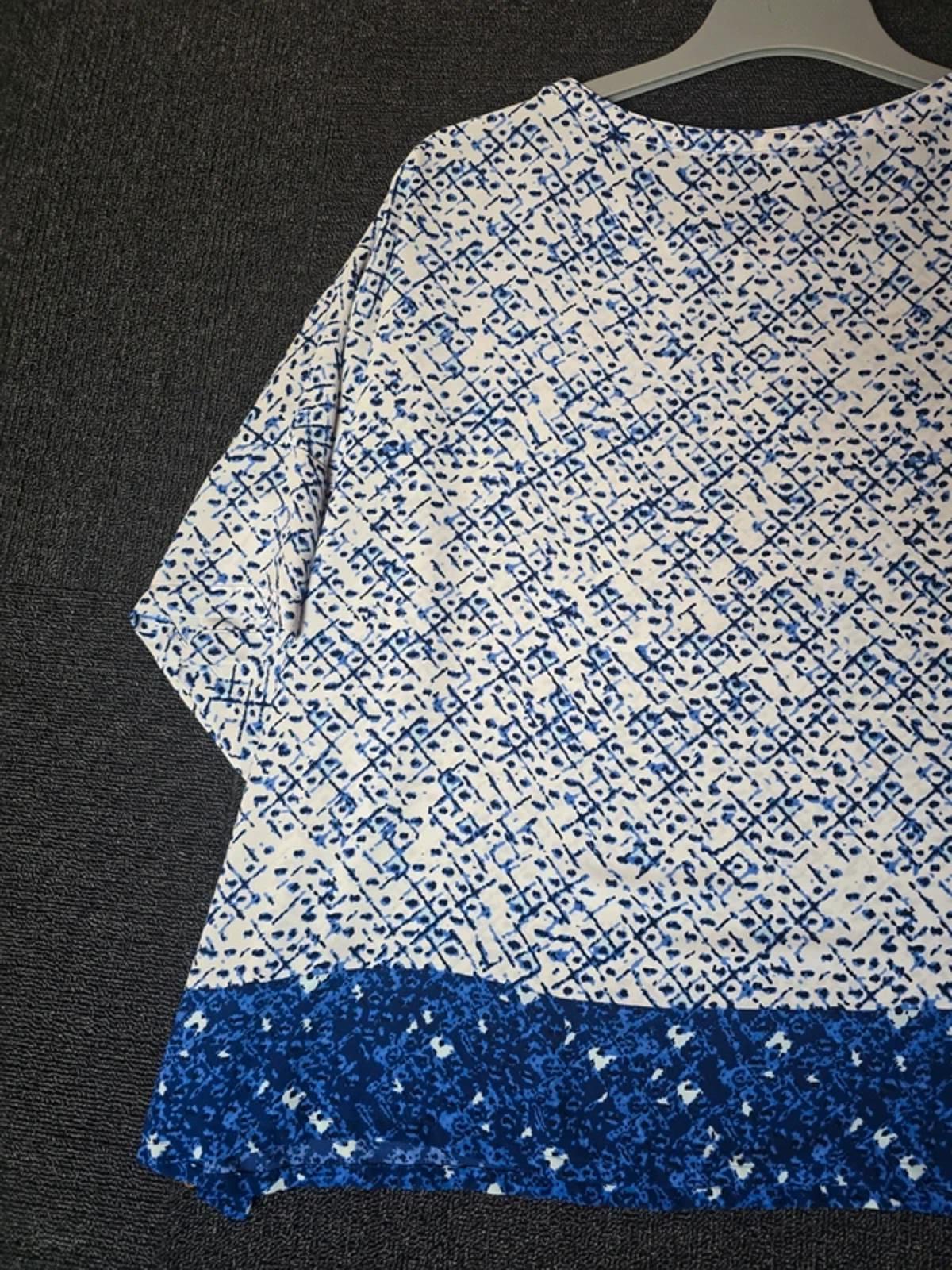 Marks & Spencer blue & white patterned 3/4 sleeve top relaxed size 20