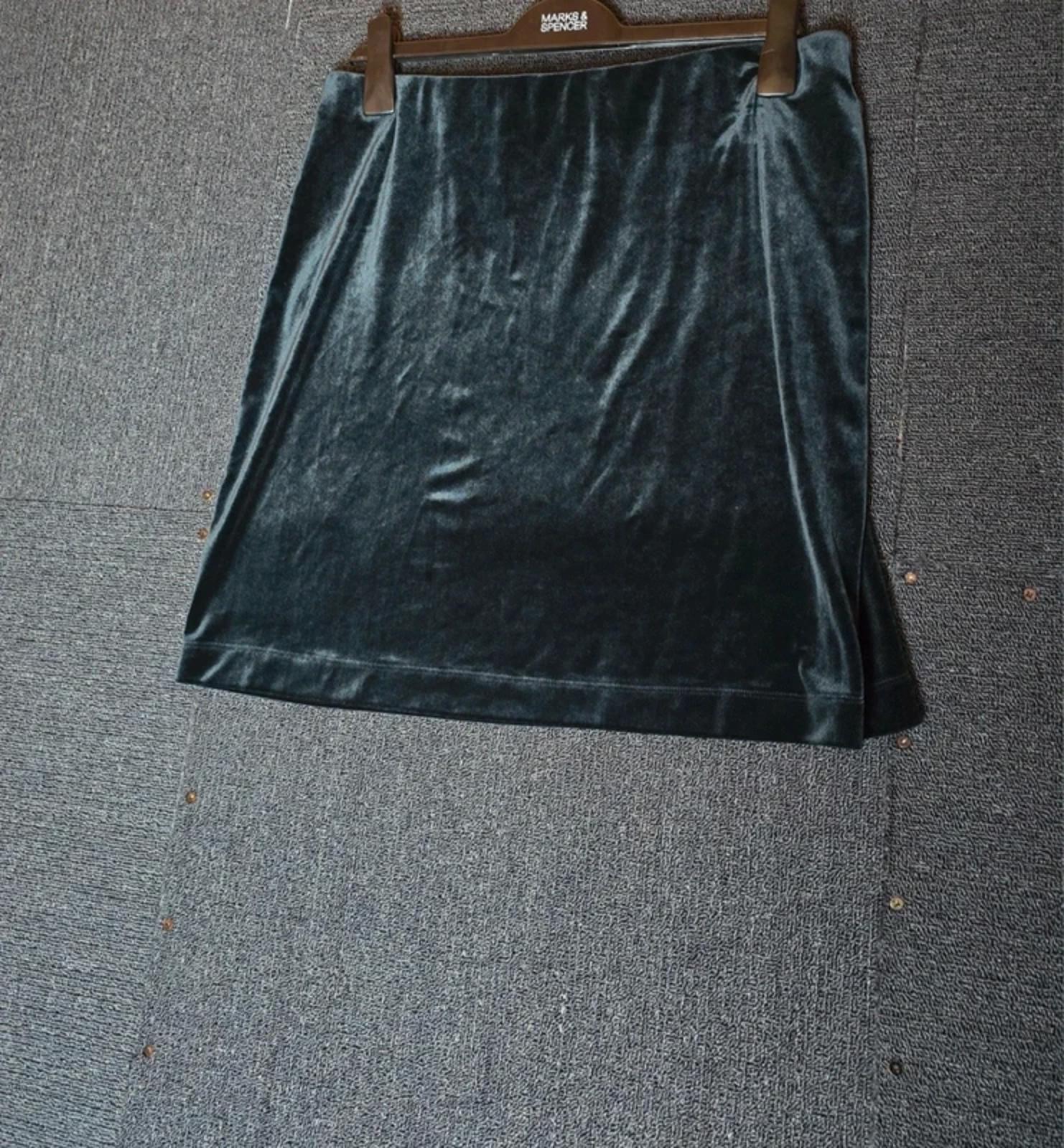 Marks & Spencer black velvet mini to knee skirt size 14
