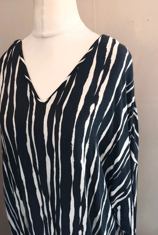 F&F Black & White Oversized Blouse  Size 10  Lightweight Viscose