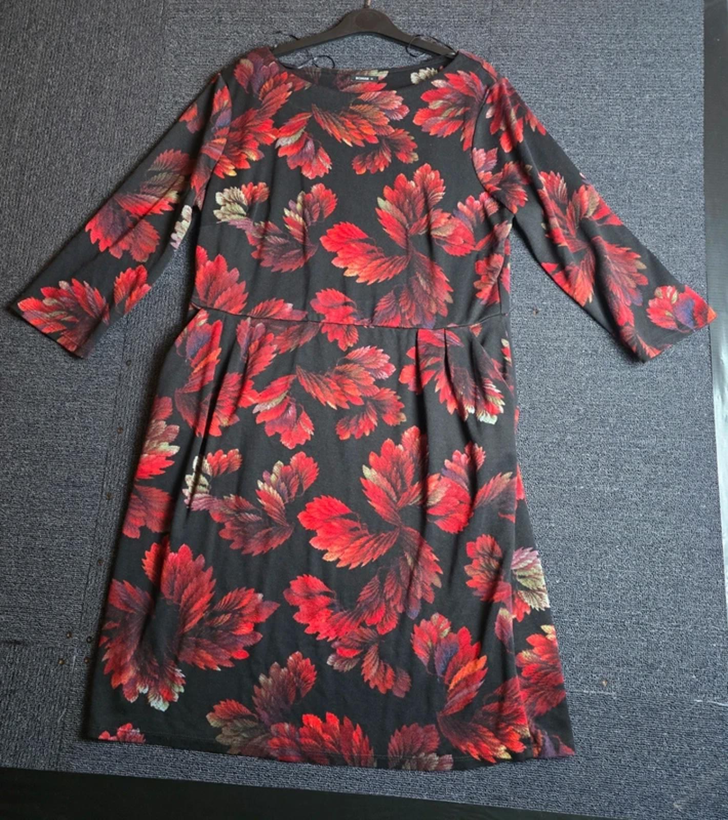 Roman Dress Red & Black Size 18 Floral Midi Pockets