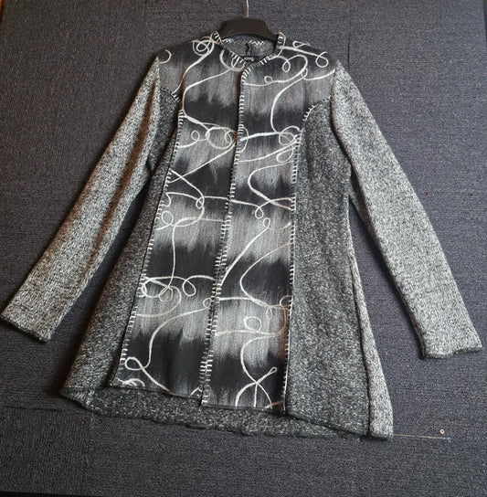 Klass Cardigan Grey Black Pattern Size 16 Open Front Causal